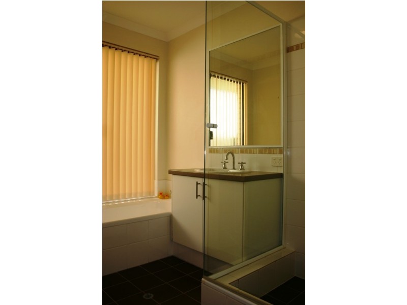 6 Lismore Ridge, Lakelands WA 6180