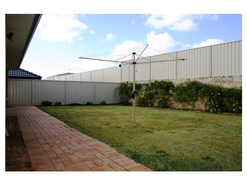 6 Lismore Ridge, Lakelands WA 6180