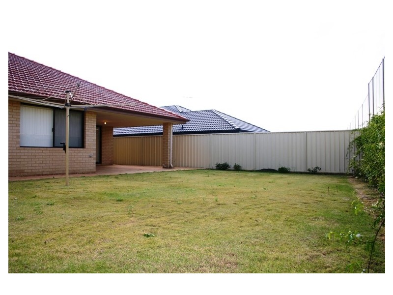 6 Lismore Ridge, Lakelands WA 6180