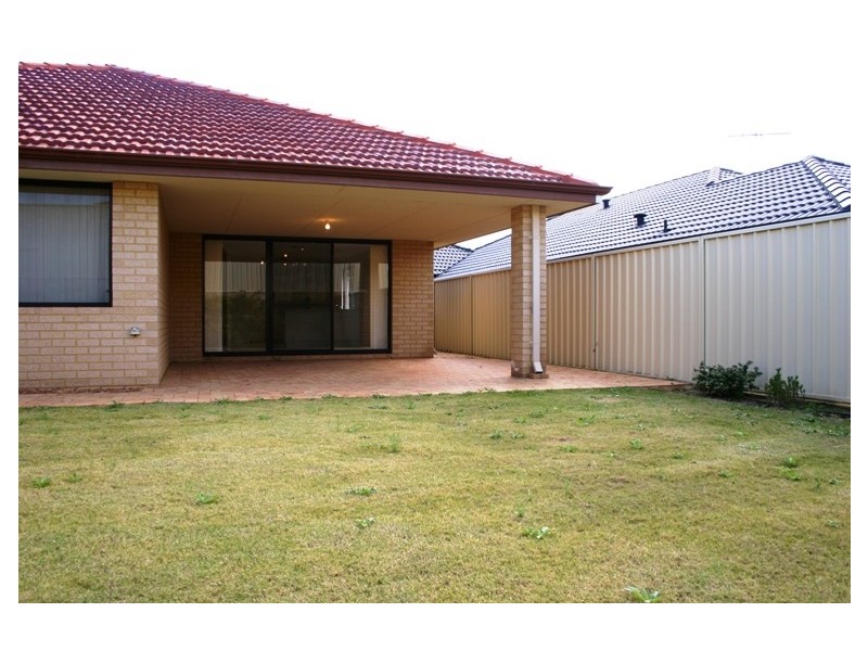6 Lismore Ridge, Lakelands WA 6180