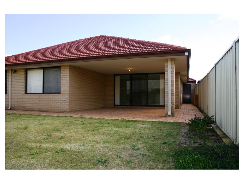 6 Lismore Ridge, Lakelands WA 6180