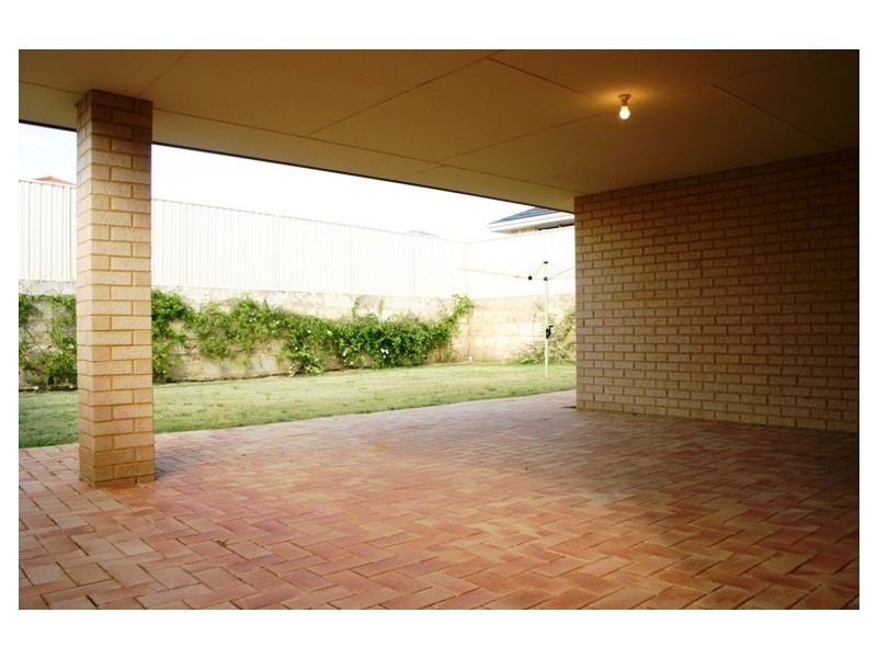 6 Lismore Ridge, Lakelands WA 6180