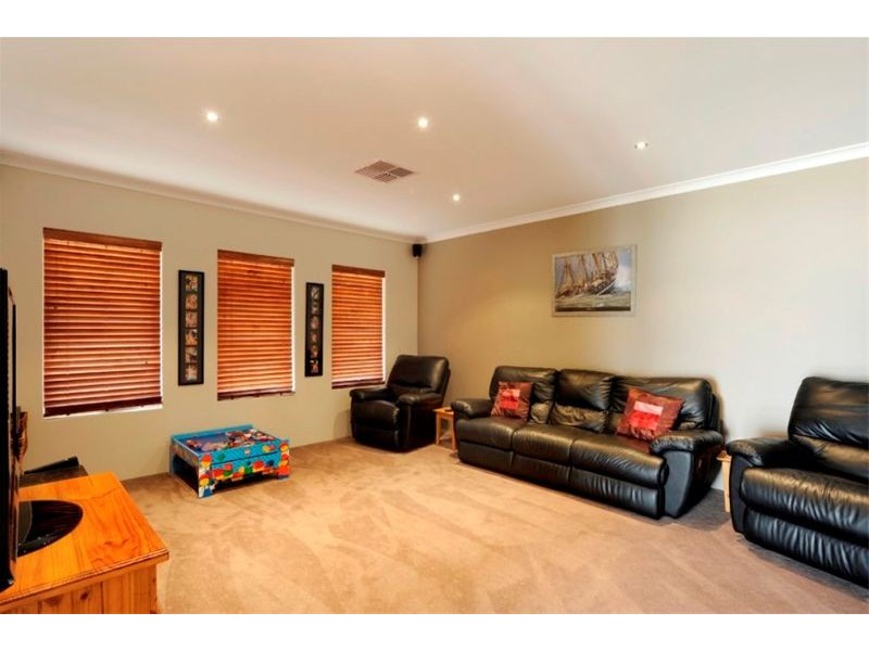 17 Sanguine Way, Atwell WA 6164