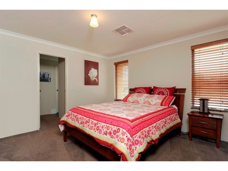 17 Sanguine Way, Atwell WA 6164