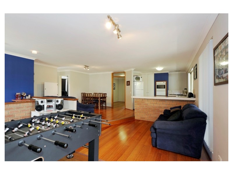 25 Kingsbridge Road, Warnbro WA 6169