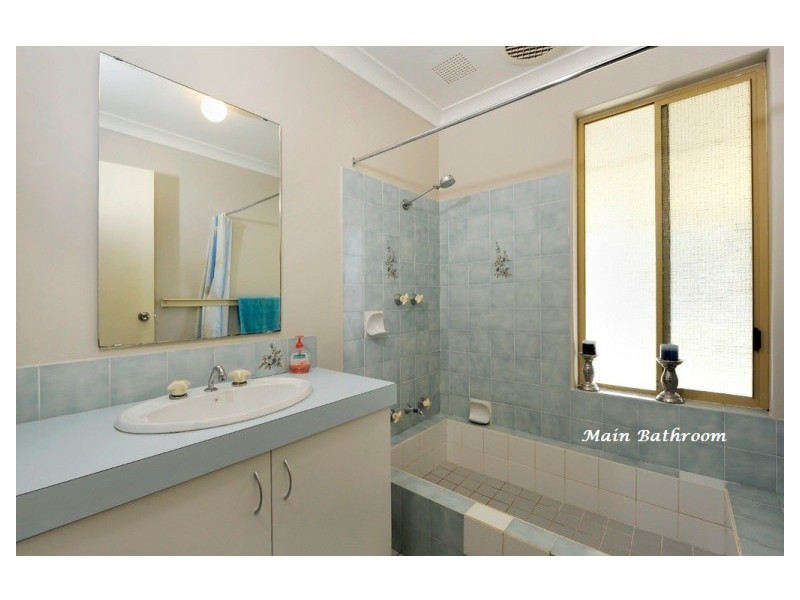 25 Kingsbridge Road, Warnbro WA 6169