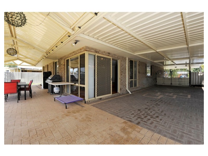 25 Kingsbridge Road, Warnbro WA 6169