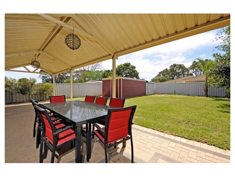 25 Kingsbridge Road, Warnbro WA 6169