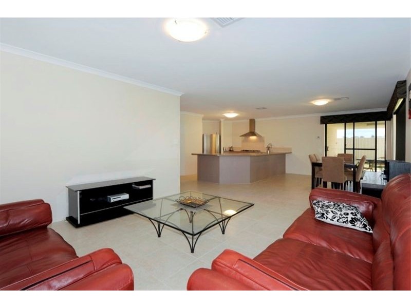 24 Hamlet Pass, Pinjarra WA 6208