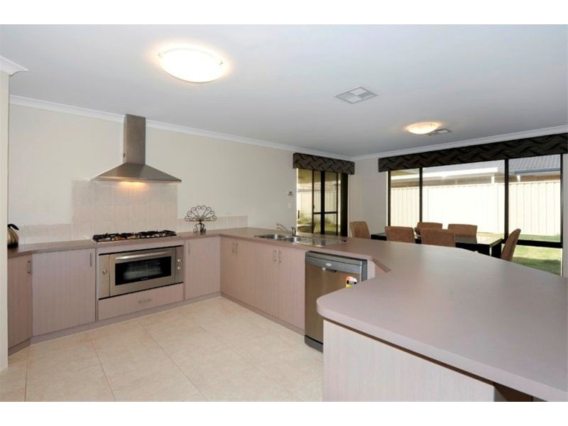 24 Hamlet Pass, Pinjarra WA 6208