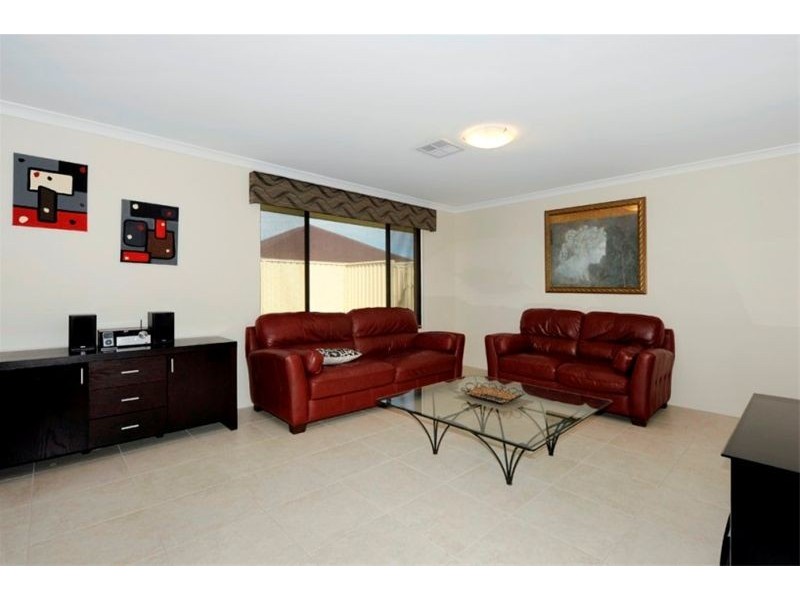 24 Hamlet Pass, Pinjarra WA 6208