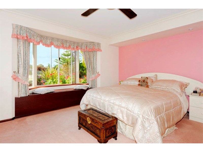 15 St Tropez Court, Port Kennedy WA 6172