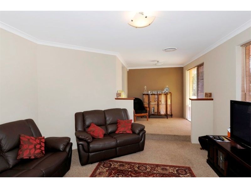 11 Coppercups Place, Halls Head WA 6210