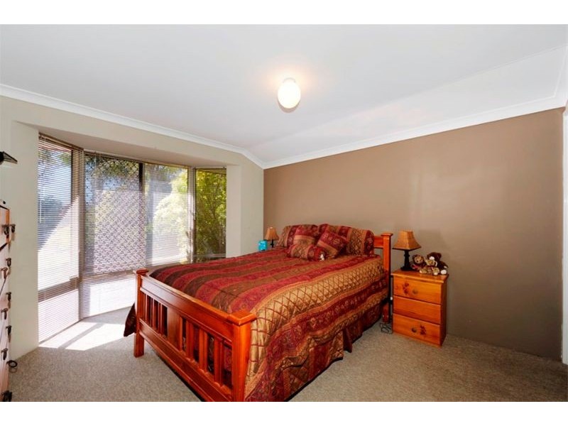 11 Coppercups Place, Halls Head WA 6210