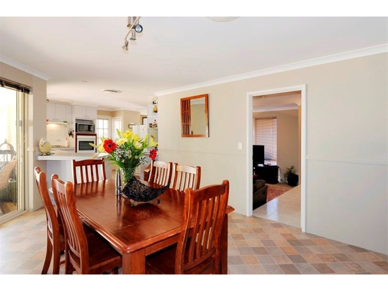 11 Coppercups Place, Halls Head WA 6210