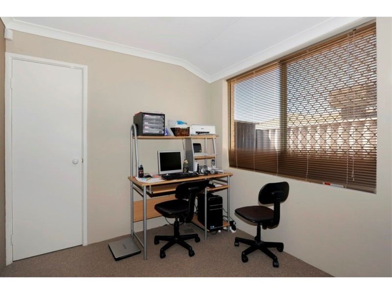 11 Coppercups Place, Halls Head WA 6210