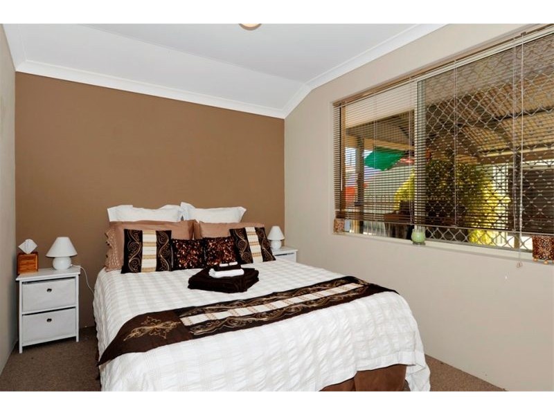 11 Coppercups Place, Halls Head WA 6210