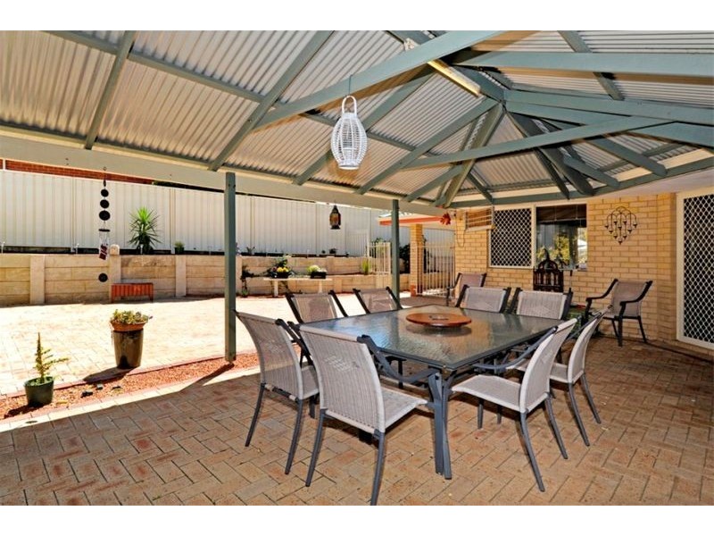 11 Coppercups Place, Halls Head WA 6210