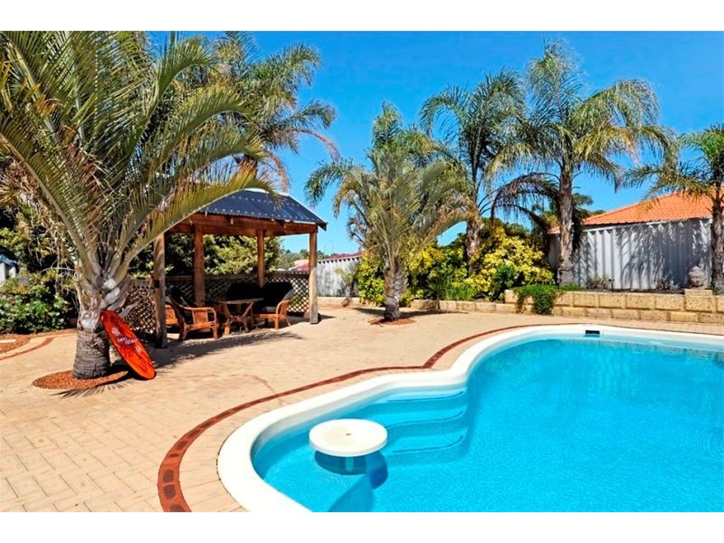 11 Coppercups Place, Halls Head WA 6210