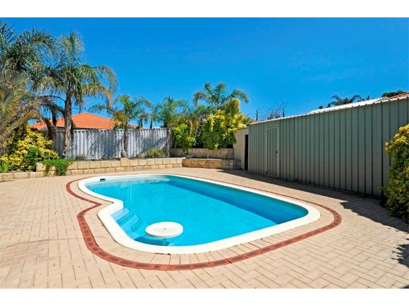 11 Coppercups Place, Halls Head WA 6210