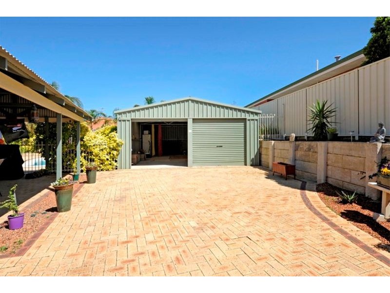 11 Coppercups Place, Halls Head WA 6210