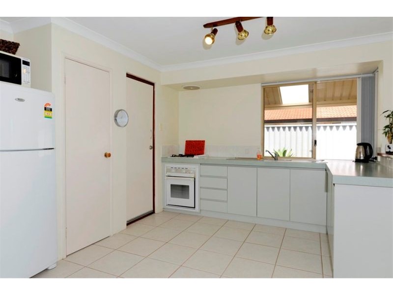 4 Maroon Place, Warnbro WA 6169