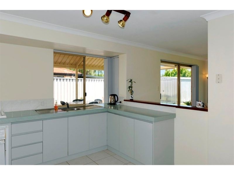 4 Maroon Place, Warnbro WA 6169