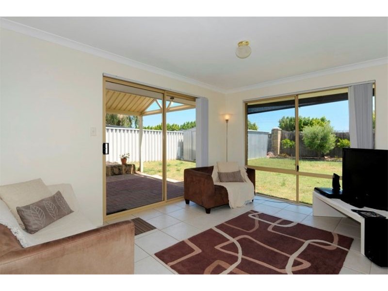 4 Maroon Place, Warnbro WA 6169