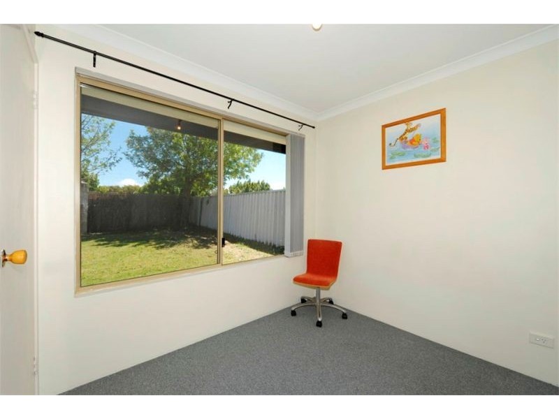 4 Maroon Place, Warnbro WA 6169