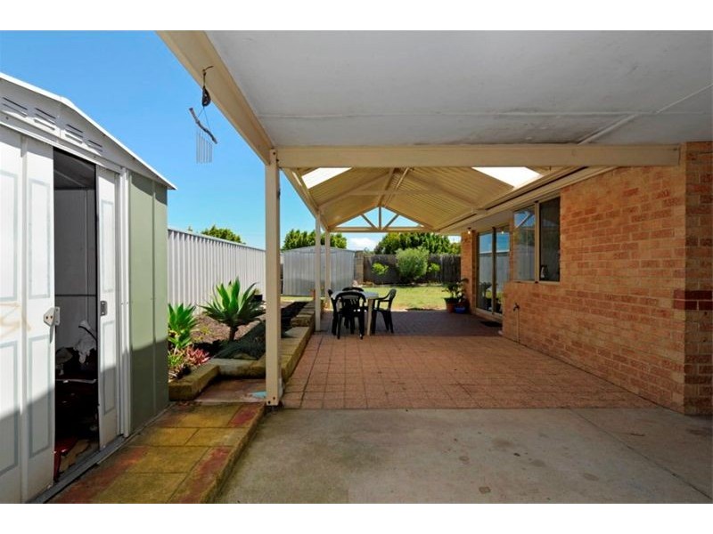 4 Maroon Place, Warnbro WA 6169