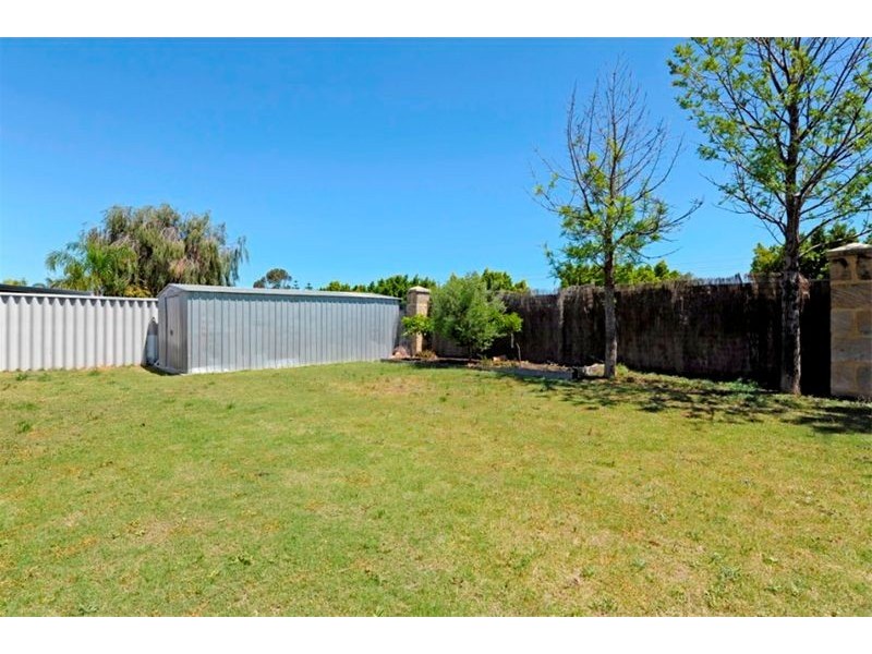 4 Maroon Place, Warnbro WA 6169