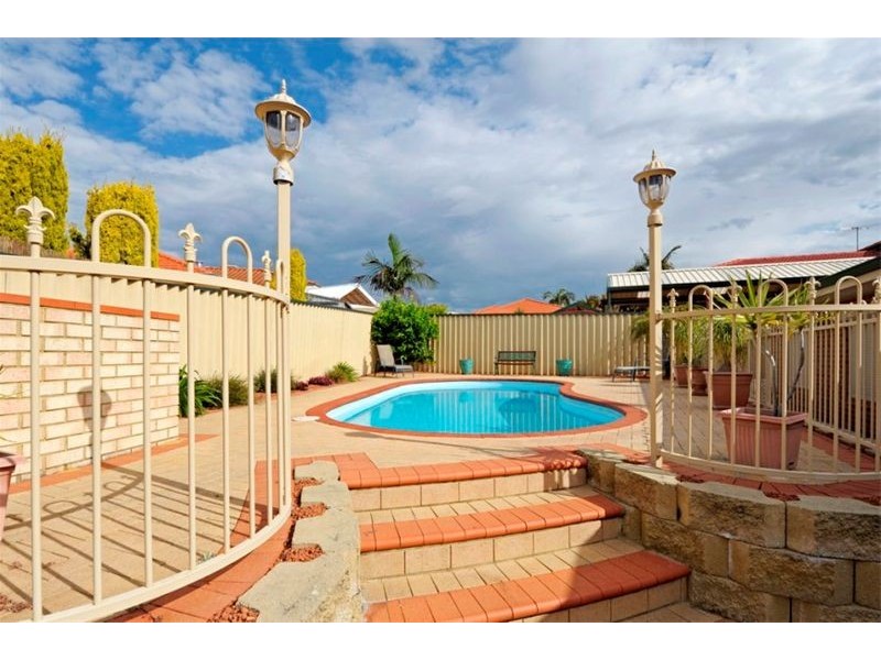 4 Smokewood Place, Leeming WA 6149