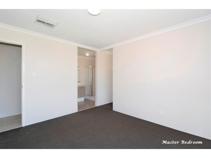 64 Highcliffe Circle, Lakelands WA 6180