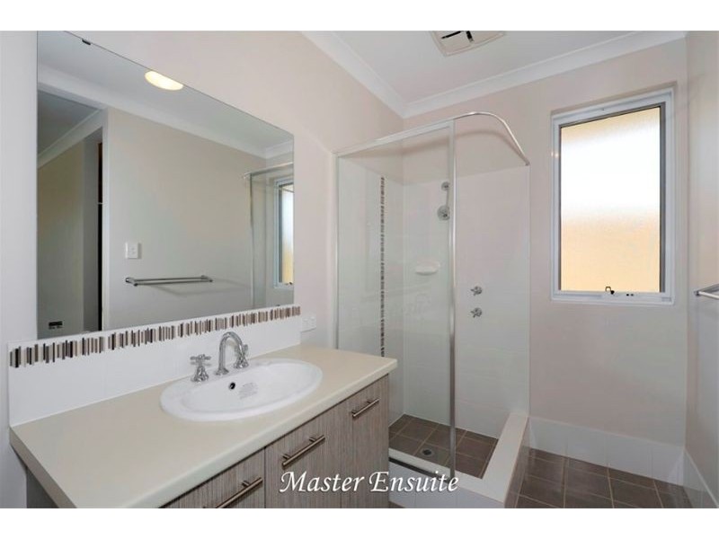 64 Highcliffe Circle, Lakelands WA 6180