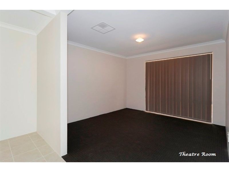 64 Highcliffe Circle, Lakelands WA 6180