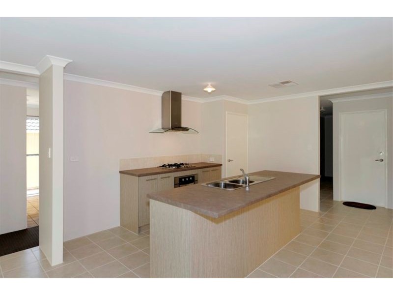 64 Highcliffe Circle, Lakelands WA 6180