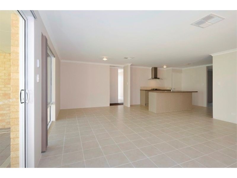 64 Highcliffe Circle, Lakelands WA 6180