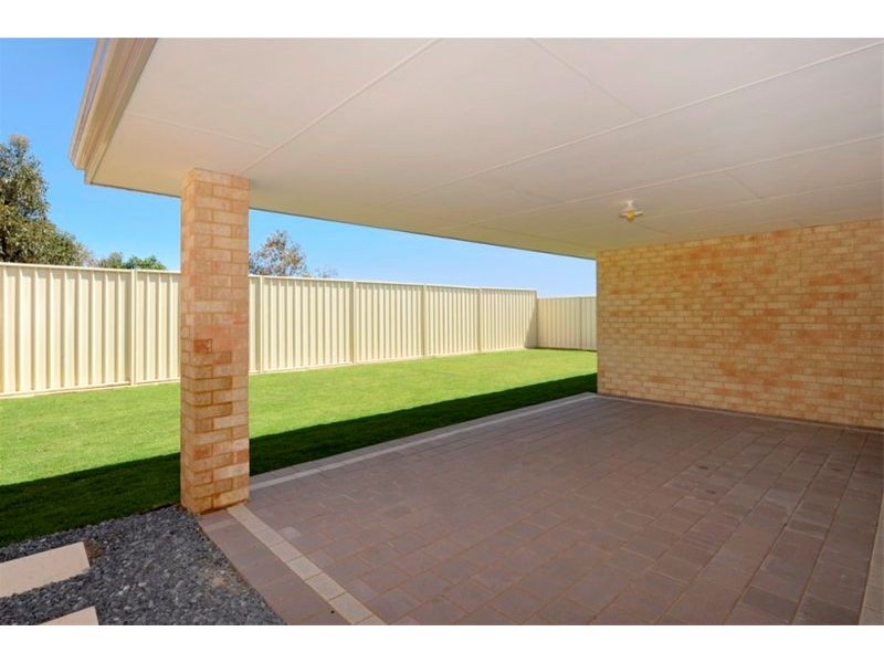 64 Highcliffe Circle, Lakelands WA 6180