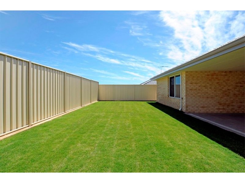 64 Highcliffe Circle, Lakelands WA 6180