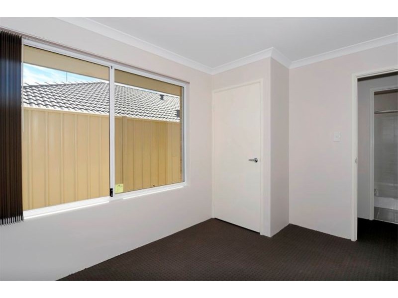 64 Highcliffe Circle, Lakelands WA 6180