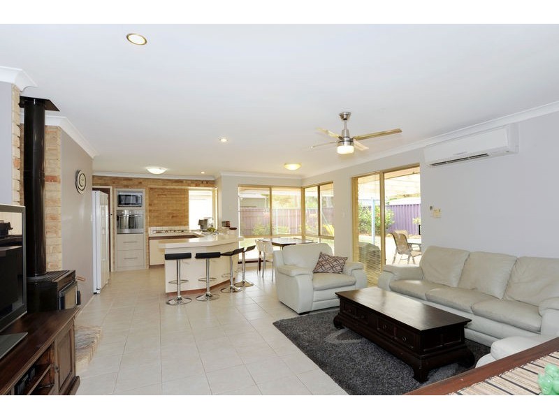 17 Acapulco Road, Safety Bay WA 6169