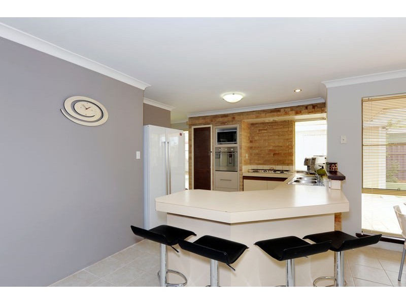 17 Acapulco Road, Safety Bay WA 6169