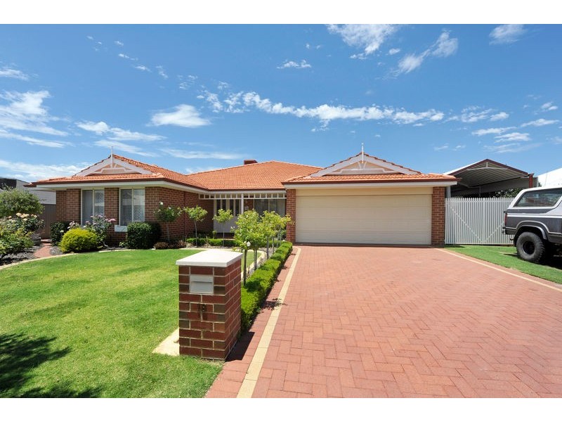 18 Waterview Parade, Southern River WA 6110
