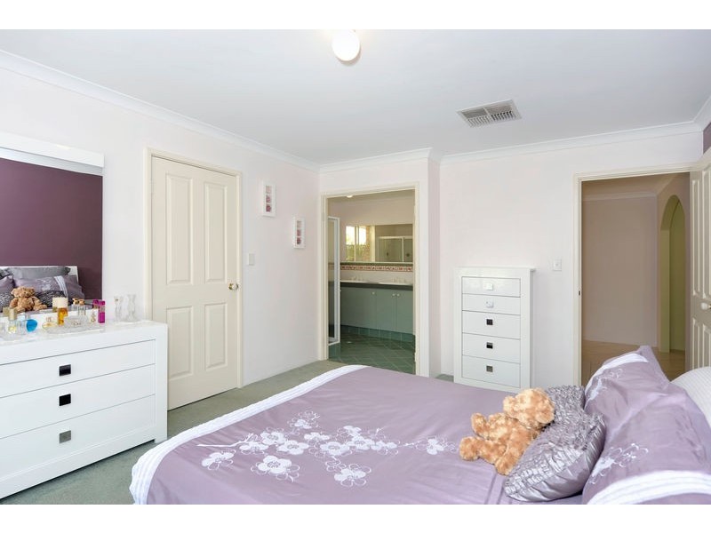 18 Waterview Parade, Southern River WA 6110
