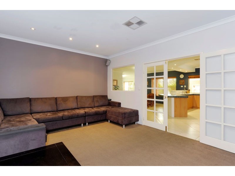 18 Waterview Parade, Southern River WA 6110