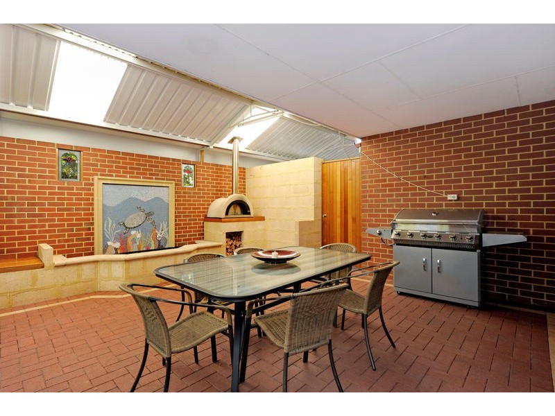 18 Waterview Parade, Southern River WA 6110