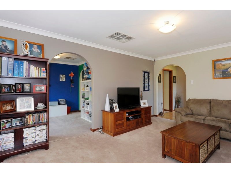 10 Orberry Place, Thornlie WA 6108
