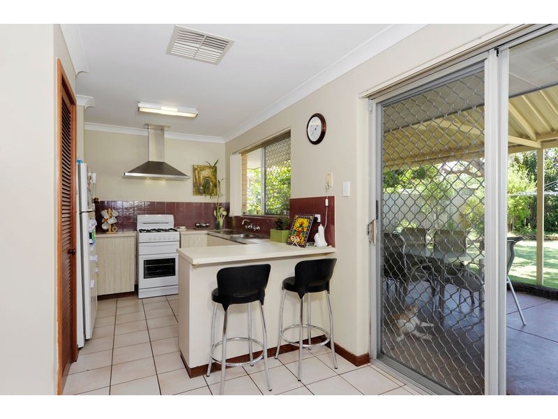 10 Orberry Place, Thornlie WA 6108