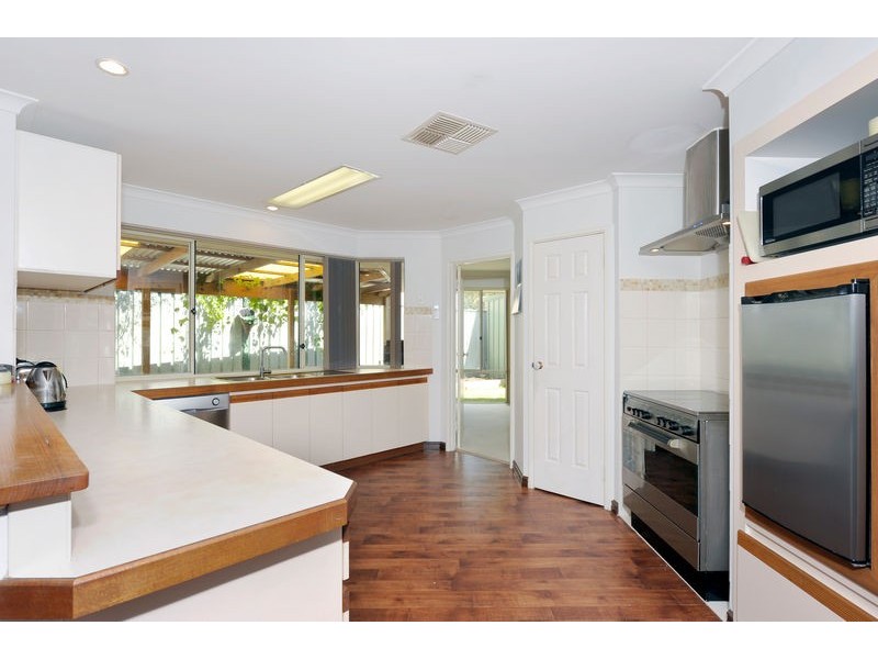 27 Minilya Loop, Warnbro WA 6169