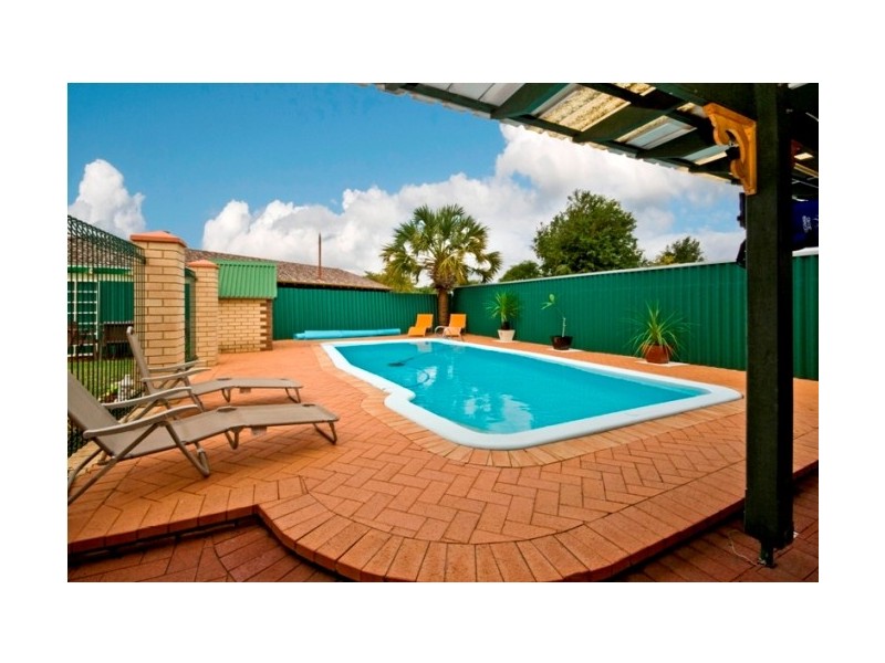 16 Pembury Crescent, Ferndale WA 6148